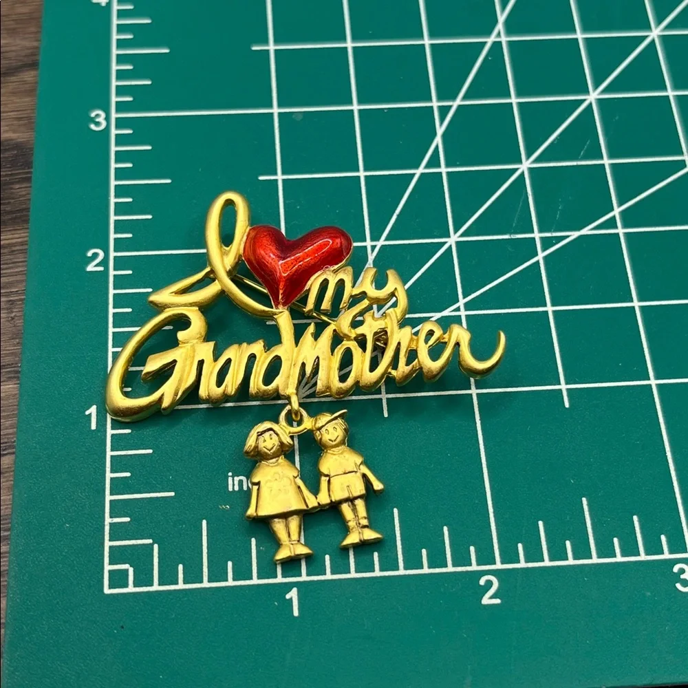 Gold 'Grandmother' Script Pin with Red Heart and Dangling Children - Picture 7 of 8